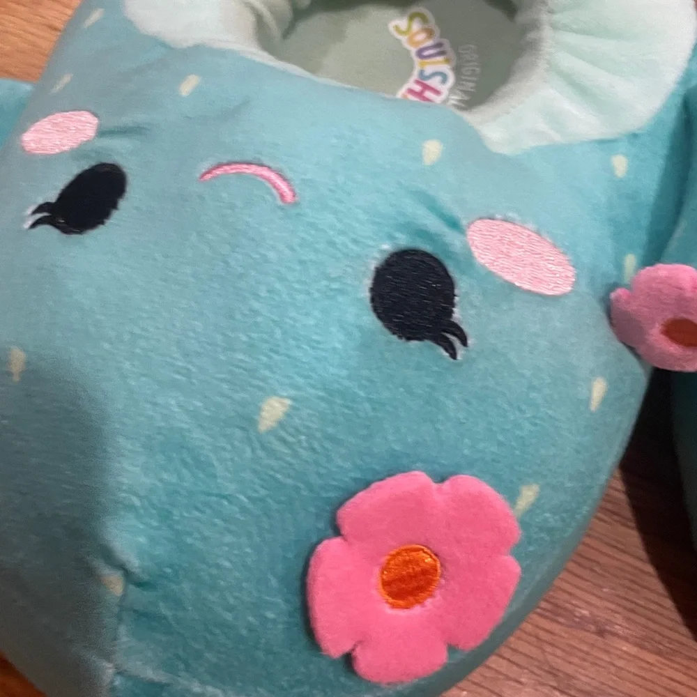 NEW Girls Graciela Cactus Squishmallows Teal Kids Plush Slippers M 13 / 1
